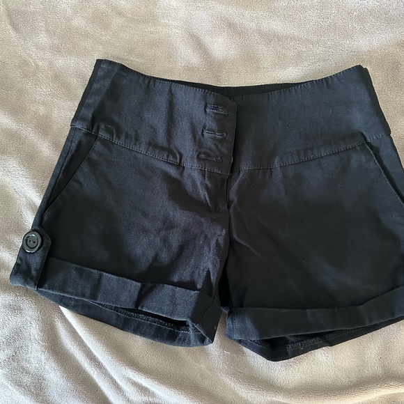 Dress stretchy shorts - Picture 2 of 4
